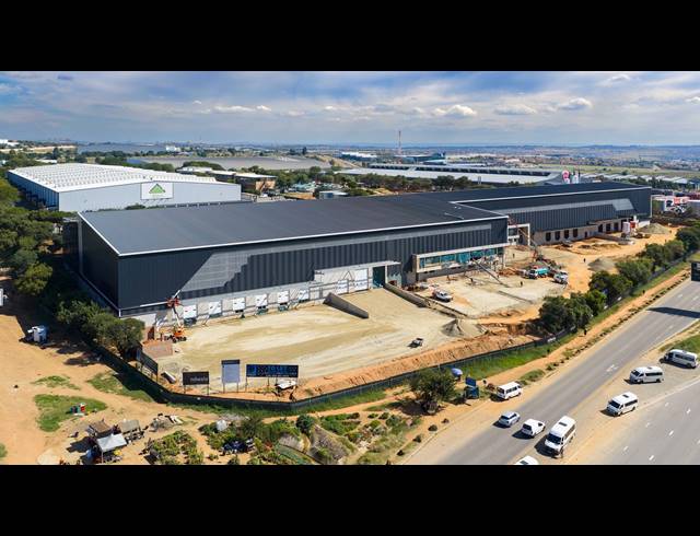 13,000M² WAREHOUSE TO LET IN LOUWLARDIA